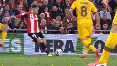 芝加哥白袜与纽约洋基在爱荷华州玉米地举行“梦幻之地”比赛，重现电影经典瞬间