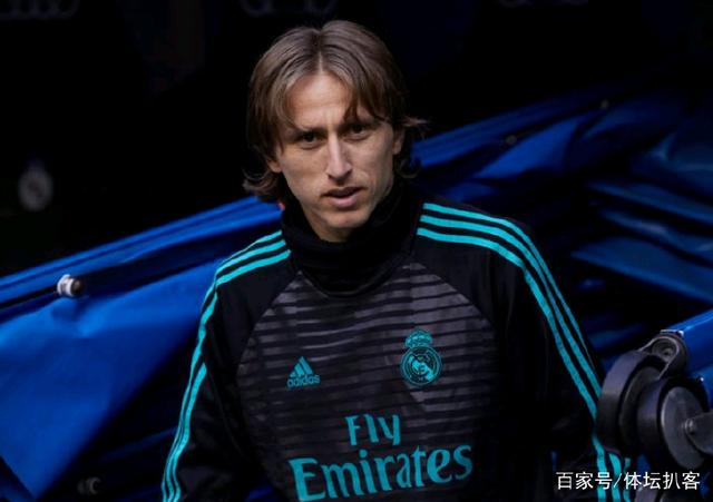 里夫斯：詹姆斯投了那个球人们会骂他该传，传了又说他该投