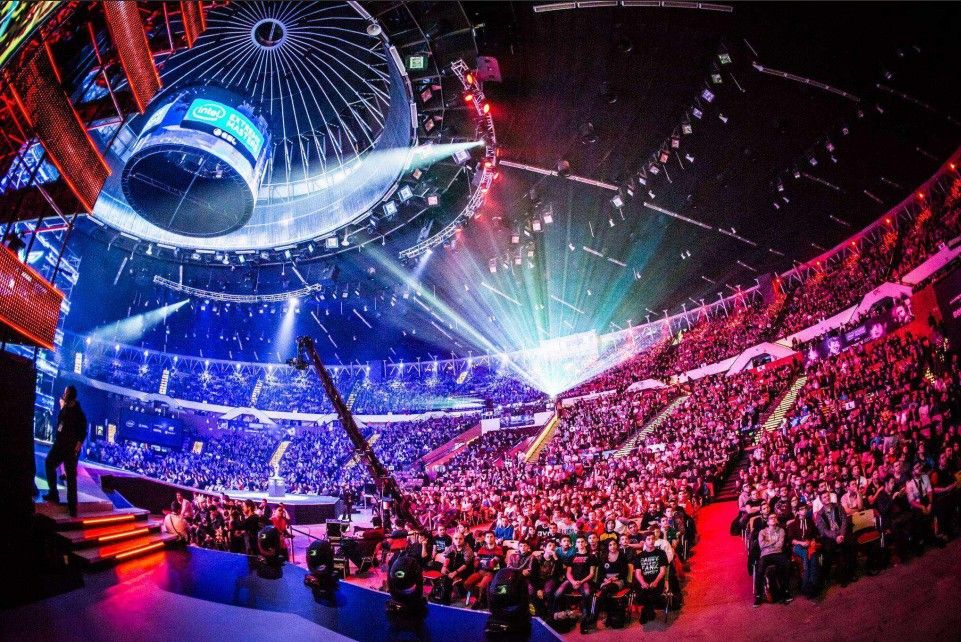 充满光辉的 充满光辉的